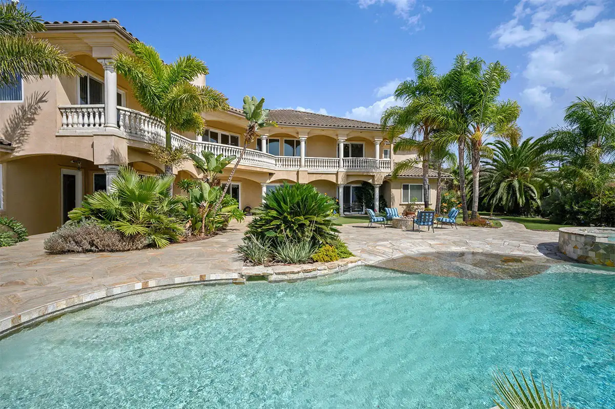 Lucid Oceanside The Villa Outdoor View